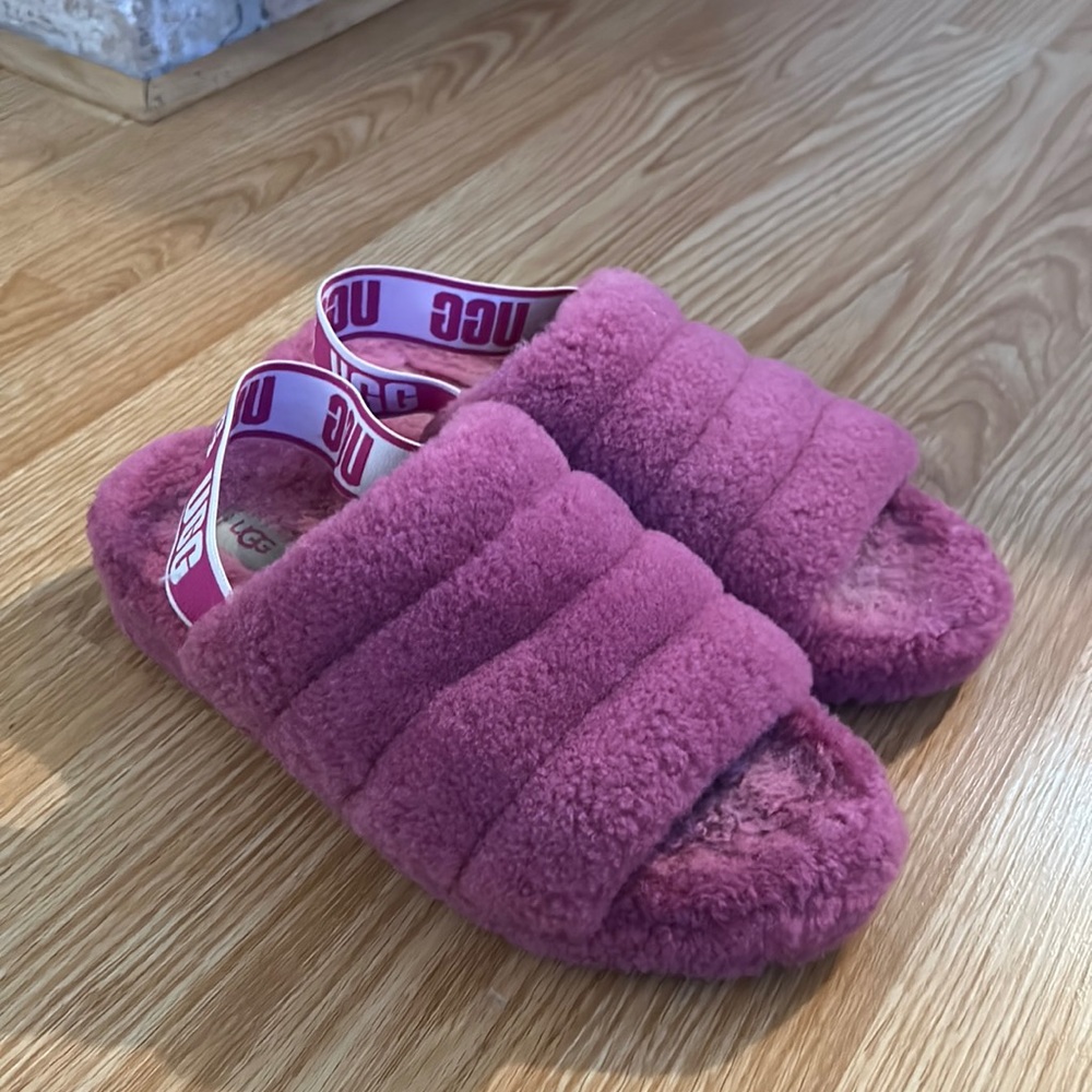 Pink Ugg Yeah Slides, very good condition, second hand (they have been worn)